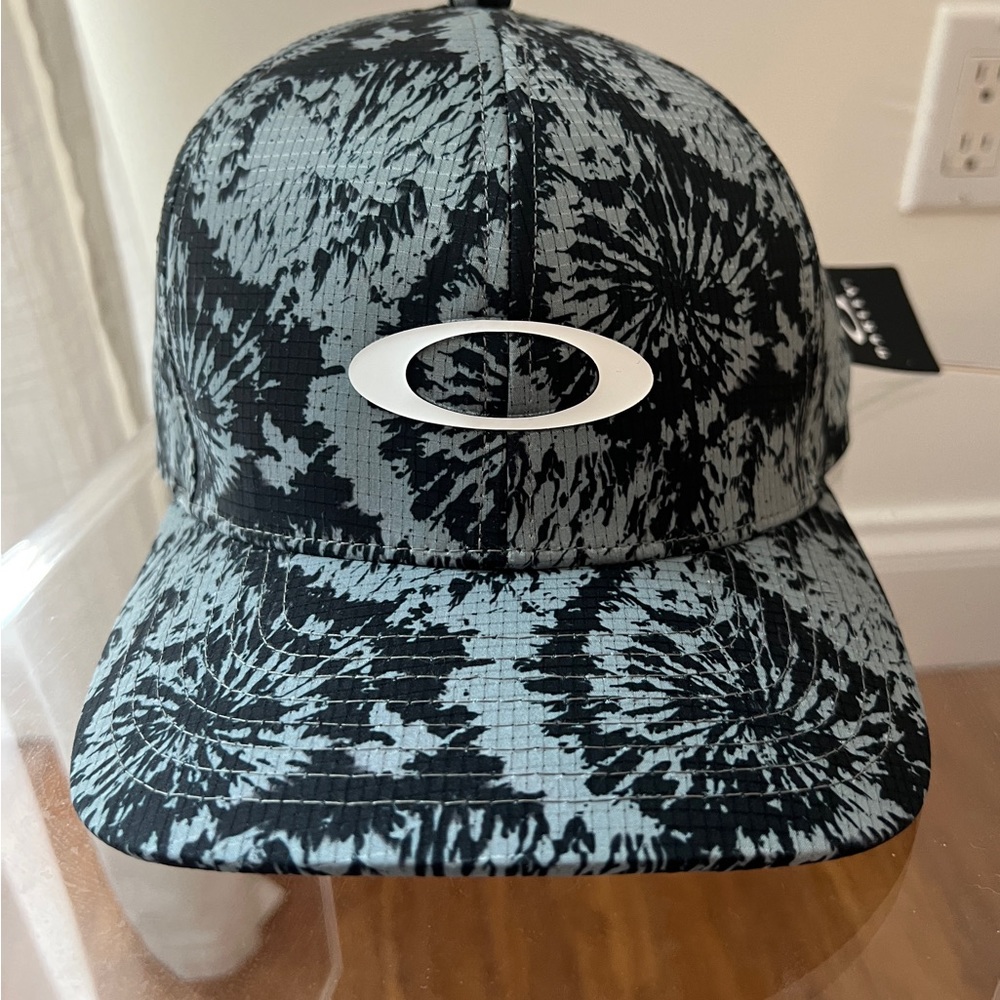 NWT Oakley Mtn Dye Ellipse hat